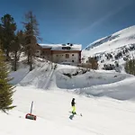 Aparthotel Zirbenhof 4*