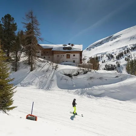 מלון דירות Zirbenhof 4*