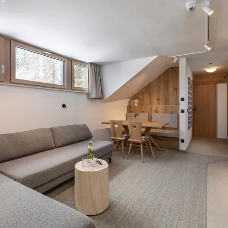 Zirbenhof מלון דירות 4*