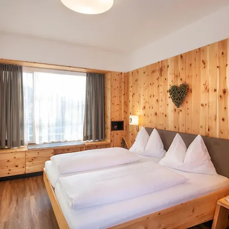 Zirbenhof מלון דירות