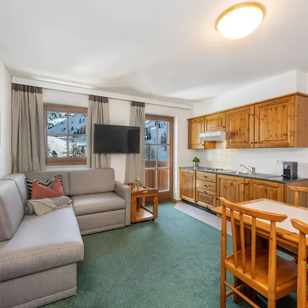 מלון דירות Zirbenhof 4*